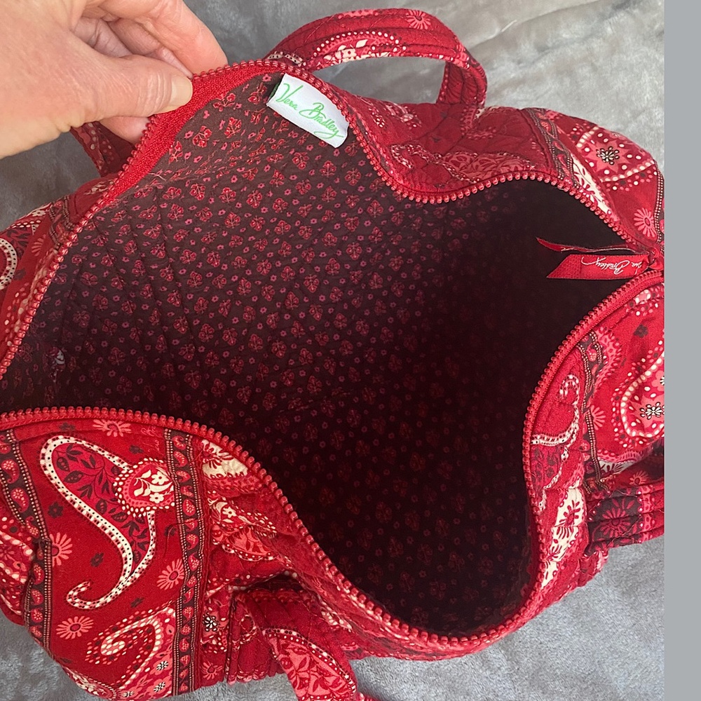 🎉Vera Bradley Quilted Paisley Travel Duffel Bag🎉, Retired Mesa Red Paisl… - Picture 2 of 4